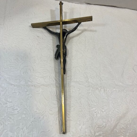 VTG 60's Brass Metal Pewter Jesus on Cross Crucifix Wall Hanging Religious10"x5" - Picture 5 of 16